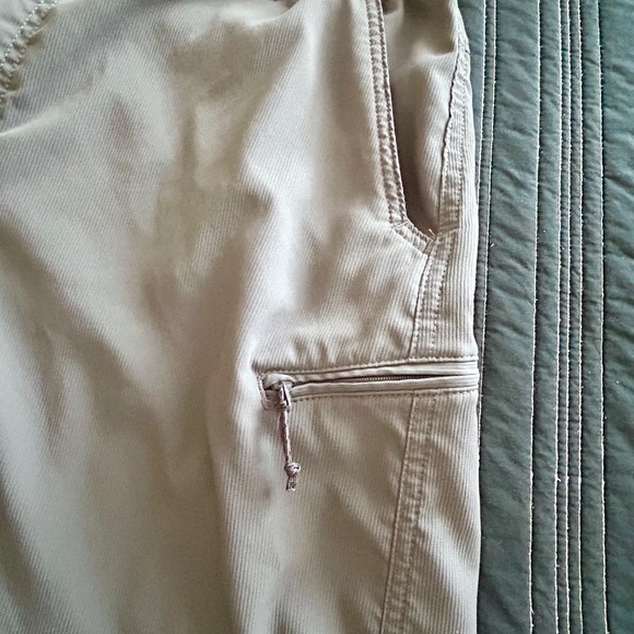 Men’s Wrangler Flat front side pocket performance shorts - Picture 4 of 5